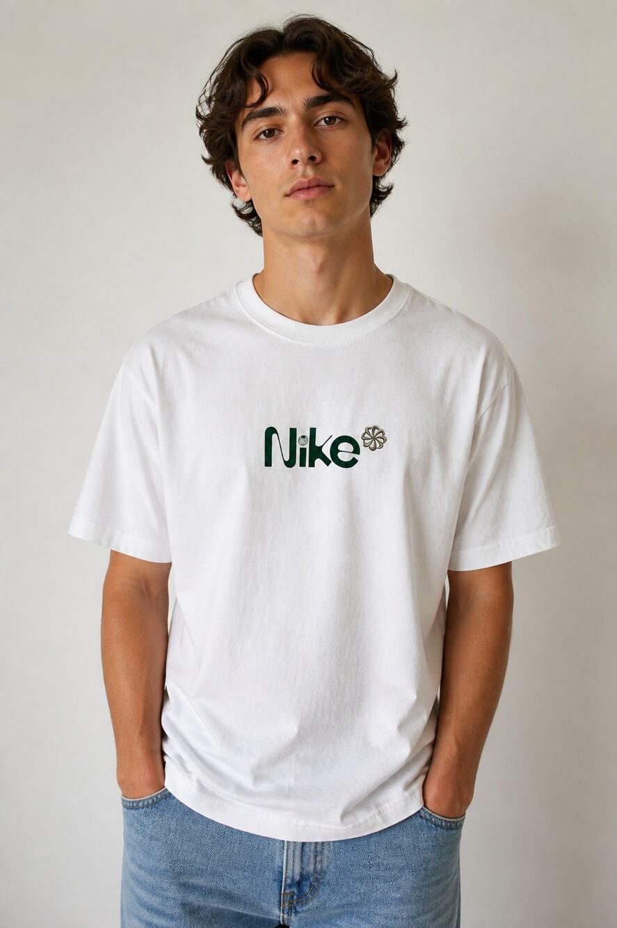 Nike The Nike Tee White Graphic T-Shirt Loose Fit S